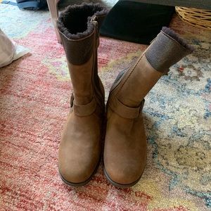 Ugg Zip Up Boots